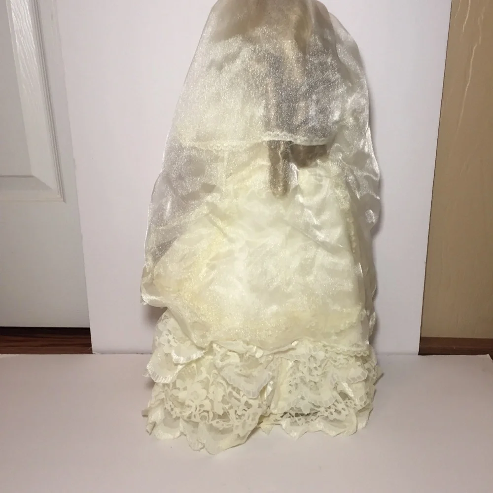 DYNASTY DOLLS Porcelain Bride Doll
